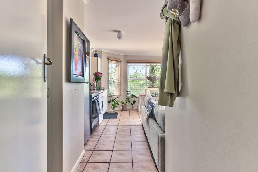 1 Bedroom Property for Sale in Vredehoek Western Cape
